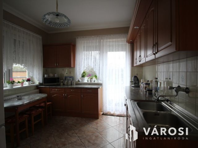 Tágas, jó állapotú ház Vönöckön