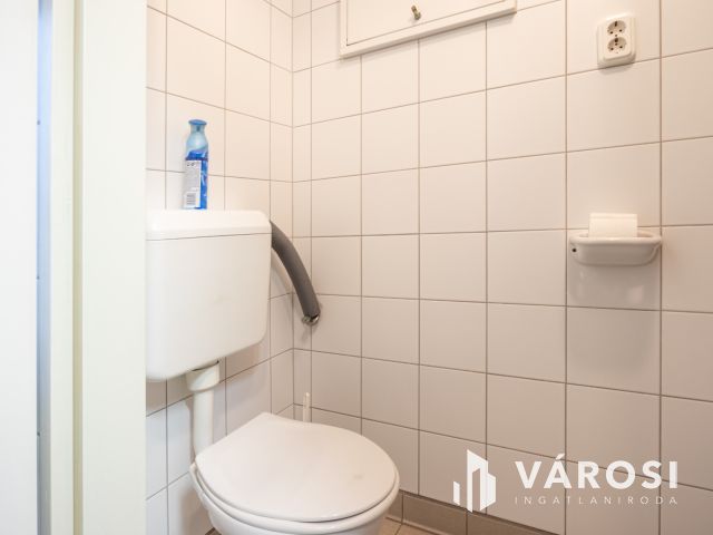 Mars téri takaros üzlethelyiség