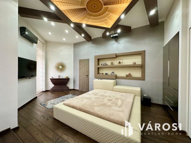 Zeneakadémiával szemben luxuslakás eladó!