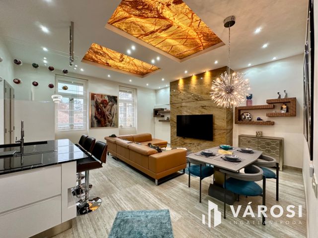 Zeneakadémiával szemben luxuslakás eladó!