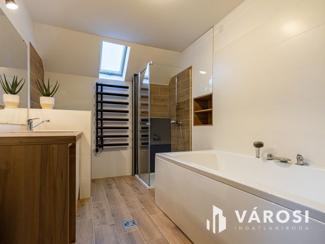 Családi ház Ürömön, akár három generációnak