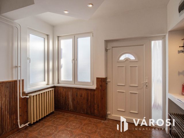 Lehetőségekkel teli ház Eladó Győrladaméron ideális telekkel