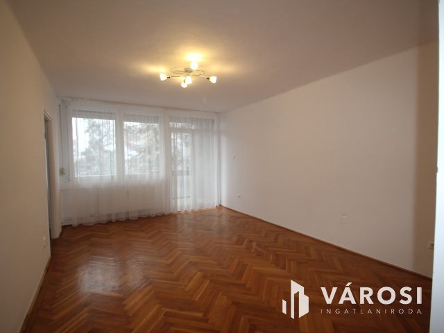 Napfényes, erkélyes, 2 szobás lakás a belvárosban