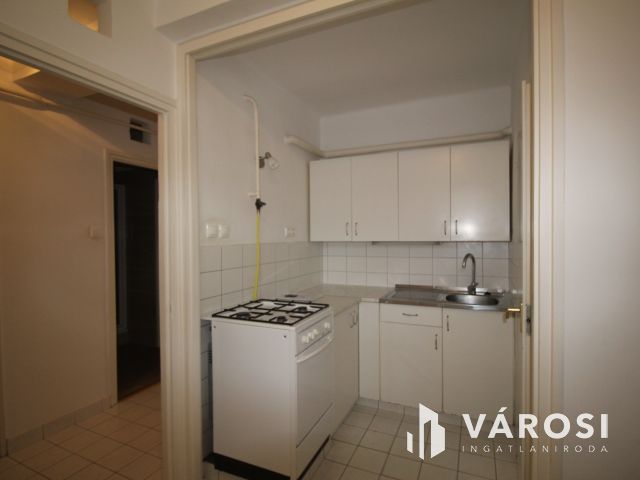 Napfényes, erkélyes, 2 szobás lakás a belvárosban