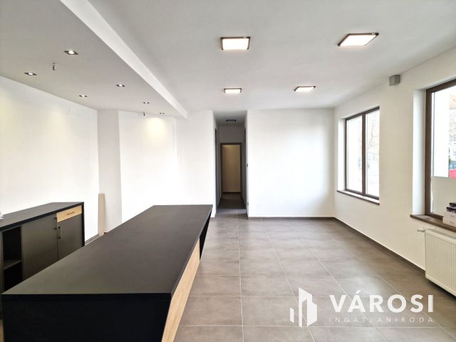 Korszerűsített Prémium Ingatlan, ÜZLET+2LAKÁS