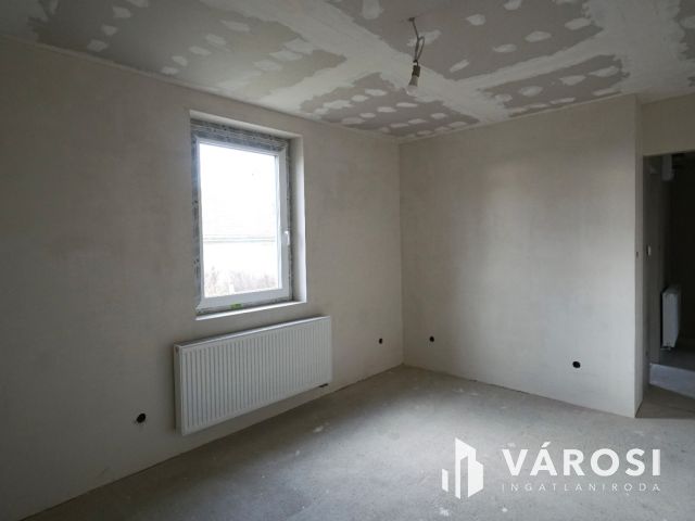 Műszakilag felújított lakás Padragkúton garázzsal