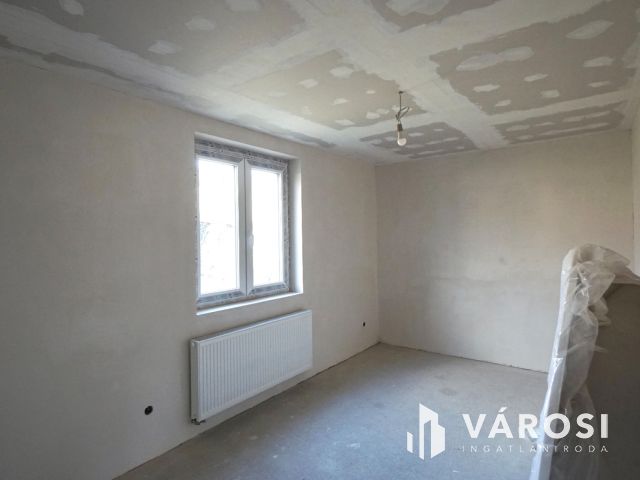 Műszakilag felújított lakás Padragkúton garázzsal