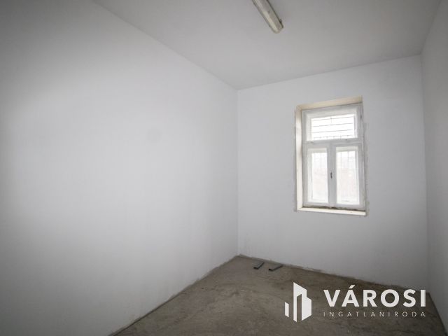 Üzlet+lakás, saját parkoló Gyomaendrődön