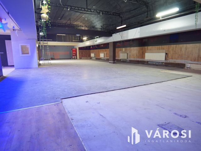 Belvárosi egyedi üzlethelység eladó