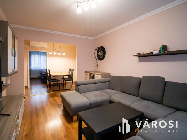 Gyönyörűen felújított 2 szobás lakás a belváros határán