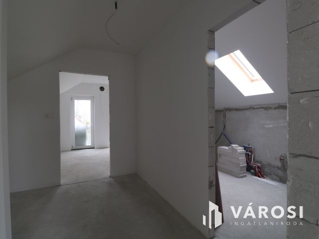 Kulcsrakész ikerház Újszegeden.