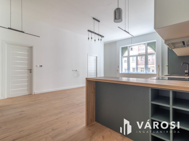 Modern okosotthon eladó a Visegrádi utca elején!