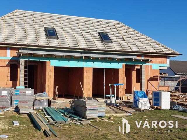 Épülő ikerház EBESEN