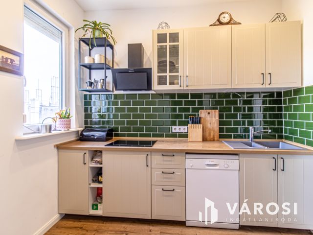 Napfényes és stílusos lakás a Belgrád rakparton