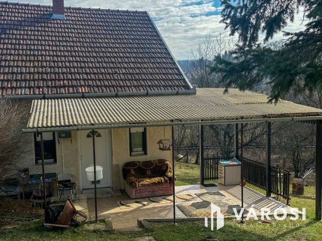 Kercseg Dűlőben, tégla épülettel, zártkert eladó!