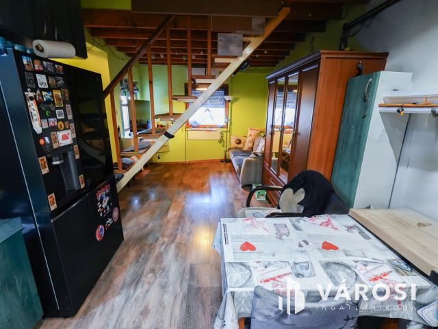 Remek házrész központi elhelyezkedéssel Szigethalmon!