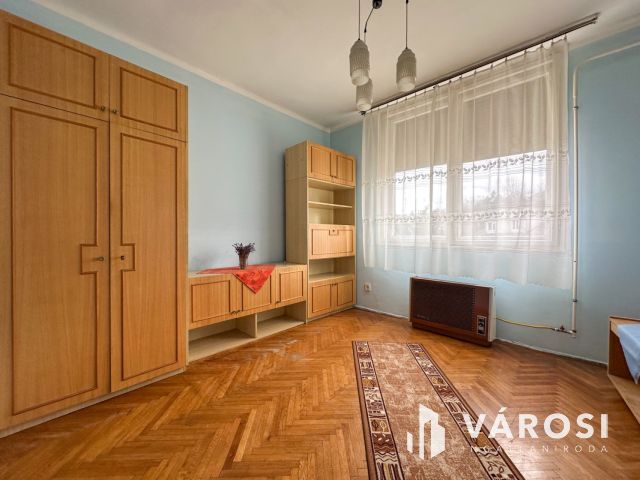 Munkás úton 2 szobás, erkélyes lakás eladó!