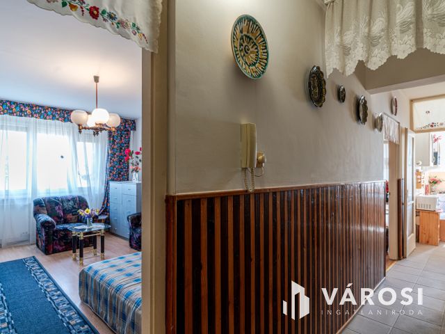 Három szoba erkéllyel napfénnyel