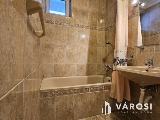 Igényes, felújított ház két lakrésszel Győrszentivánon