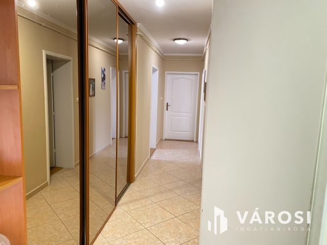 Világos, tágas családi ház nagy kerttel Győrújbaráton