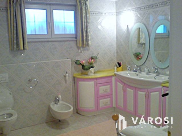 Privát élettér és wellnes-Exkluziv ház a Magdolnavölgyben