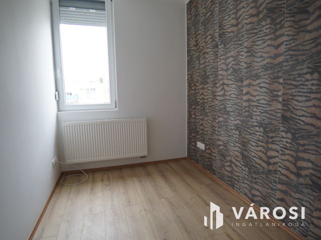 Platán soron, felújított cirkós lakás!