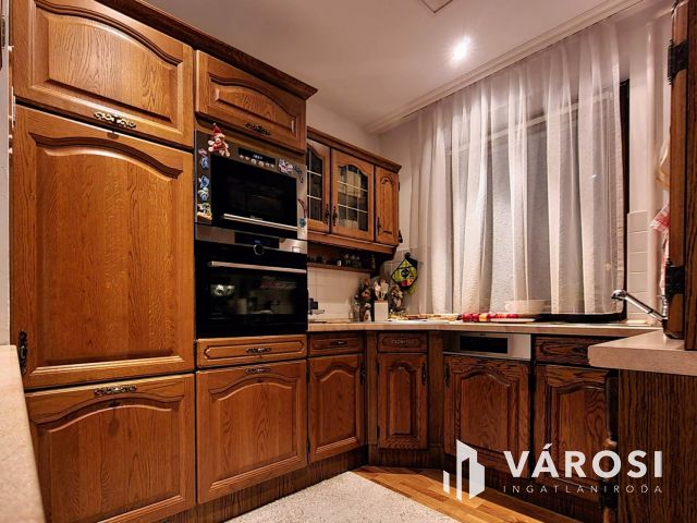 Eladó társasház Győr-Nádorváros csendes zsákutcájában