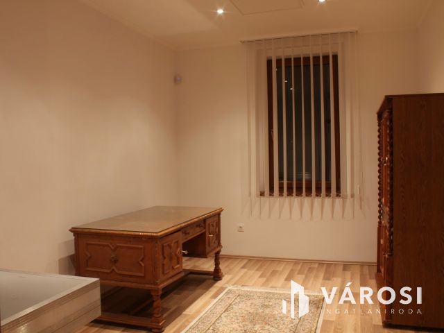 Eladó társasház Győr-Nádorváros csendes zsákutcájában