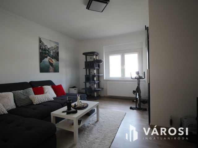 Felújított, 2 szobás házikó, pici kertel Szombathelyen