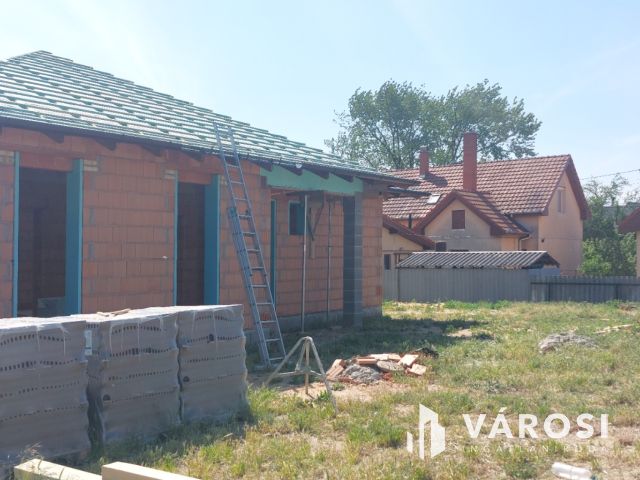 Kicsi lakópark- új házak Debrecen északnyugati részén