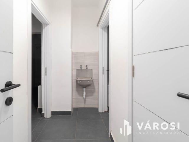 Földszinti, 16 m2-es iroda kiadó Fáy utcai irodaépületben
