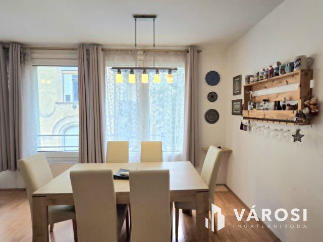 Belvárosi, toplistás helyen lakás gépkocsibeállóval-Debrecen