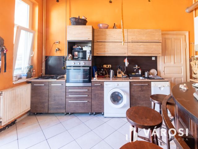 RÁKOSPALOTA 92 M² + KERT + PINCE – 2 HÁZRÉSZ: 81,8 M FT!