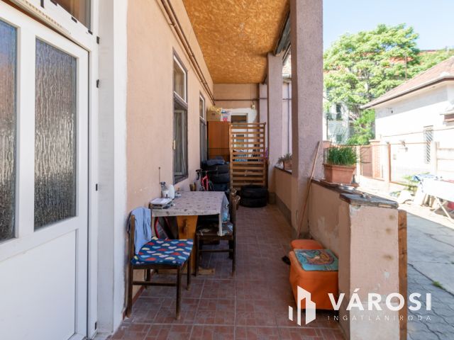 RÁKOSPALOTA 92 M² + KERT + PINCE – 2 HÁZRÉSZ: 81,8 M FT!