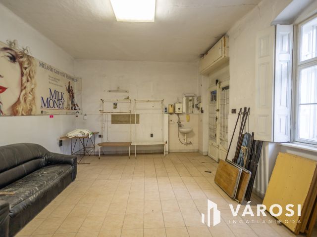 Kétlakrészes polgári ház, sok lehetősségel!