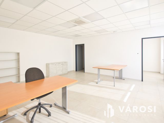 940 m2-es ipari csarnok + 300 m2-es szuper iroda kiadó
