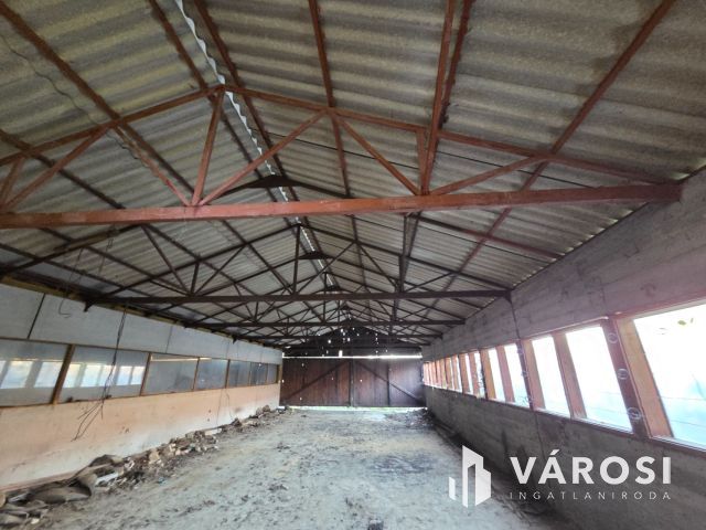 Két csarnok, 288 m² – telephely Szécsény mellett